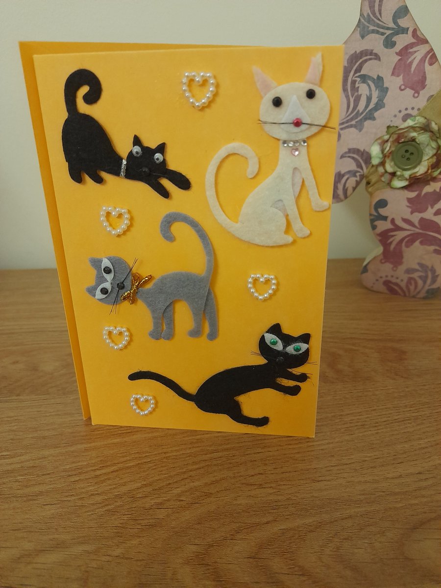 CAT FRIENDS GREETINGS CARD.