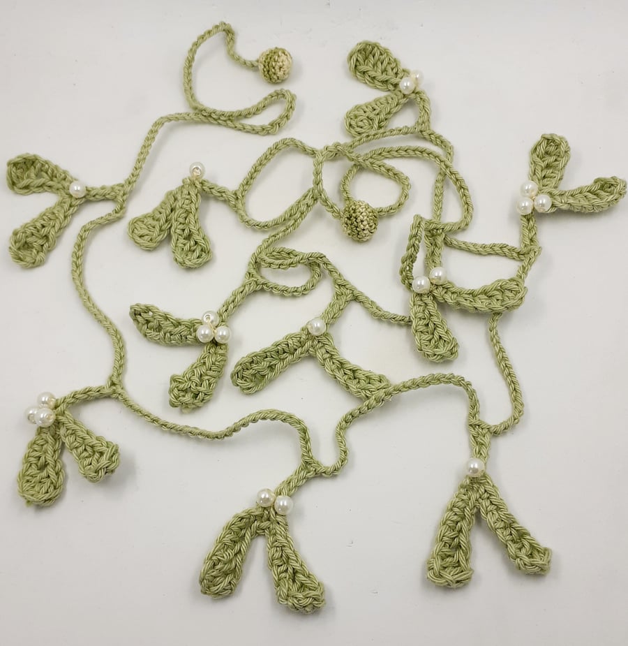  Crochet Mistletoe Garland with Glass Bead Berries 