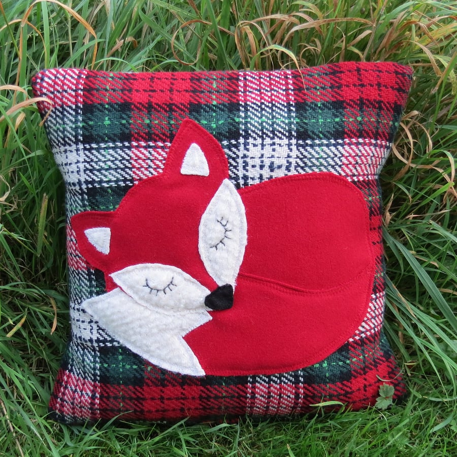 A snoozy fox cushion, complete with inner feather pad. 36cm x 36cm.