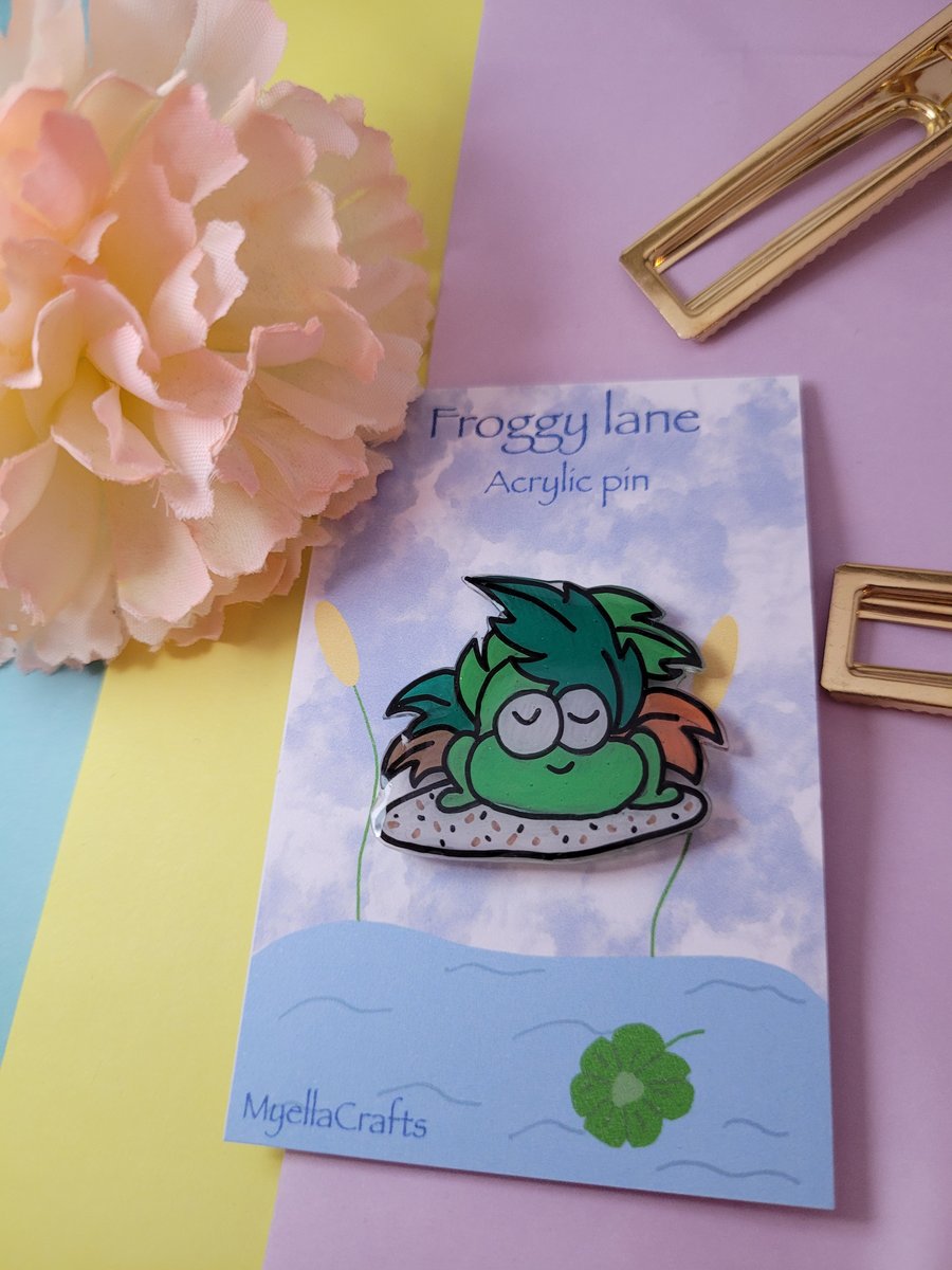 Frog pin badge