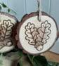 Five pyrography acorn & oak leaf wood slice hanging decorations - Image 5