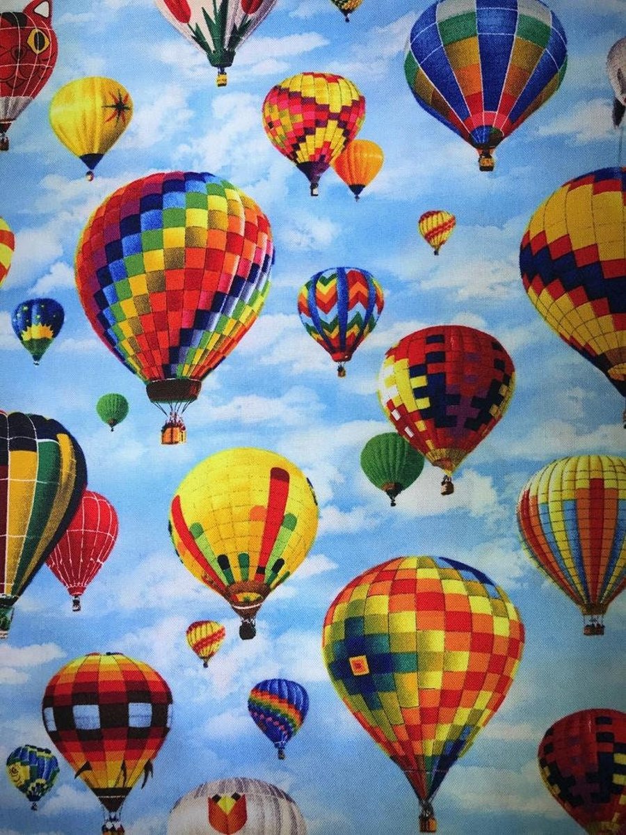 Fat Quarter In Motion Hot Air Balloon Fancy 100% Cotton Quilting Fabric