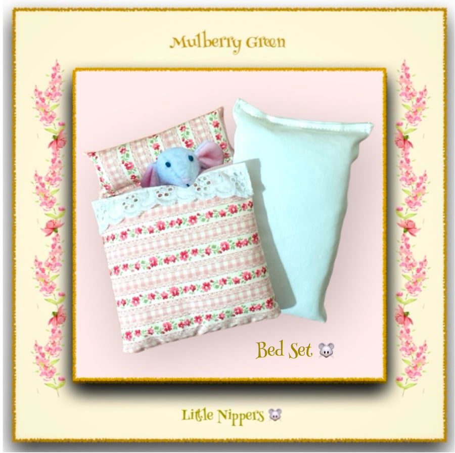 Little Nippers’ Floral Gingham Bed Set