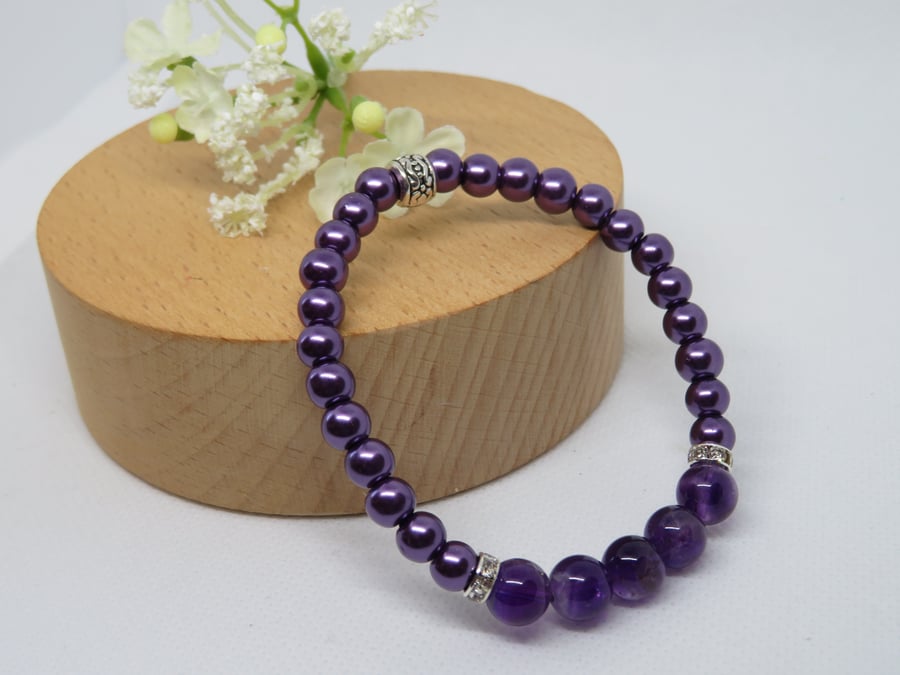 Amethyst and pearl stretch bracelet