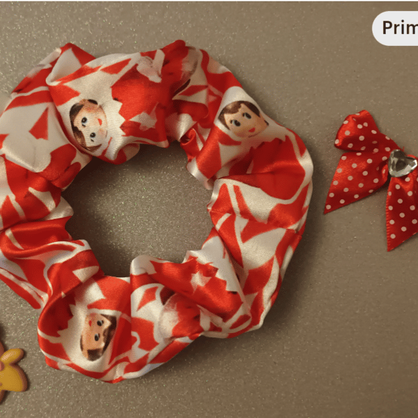 Elf on the shelf scrunchie 