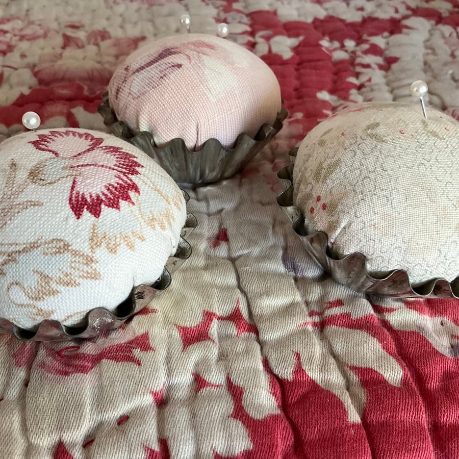  Vintage Pin cushion