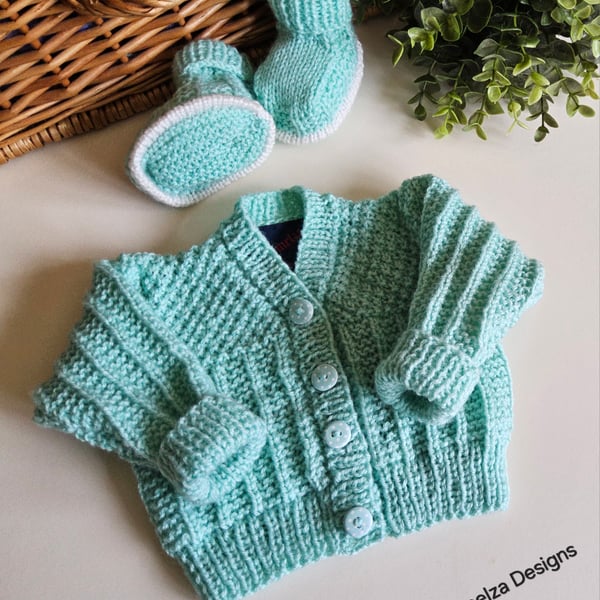 Hand Knitted Baby Cardigan & Booties Set Size 0 - 3 months size