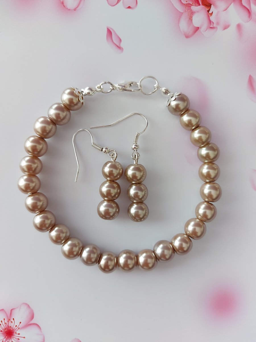 8mm Beige Glass Pearl Bracelet & Earrings Set in Card Gift Box