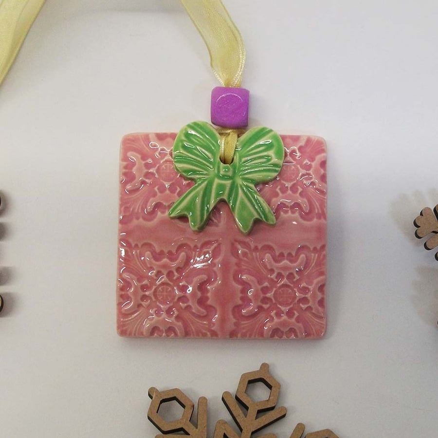 Ceramic Christmas Present Decoration Pink