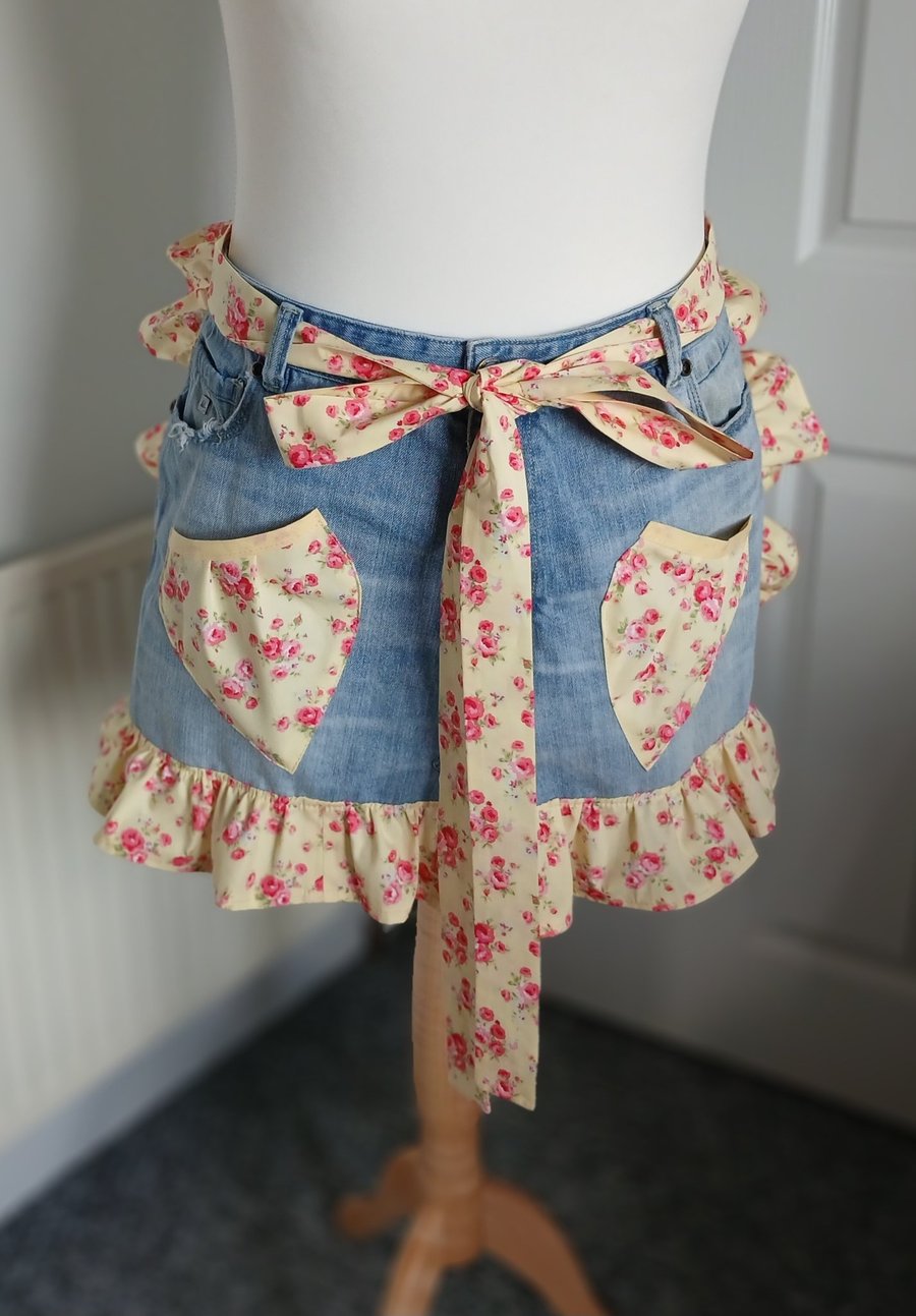 Mini denim apron with ruffle 