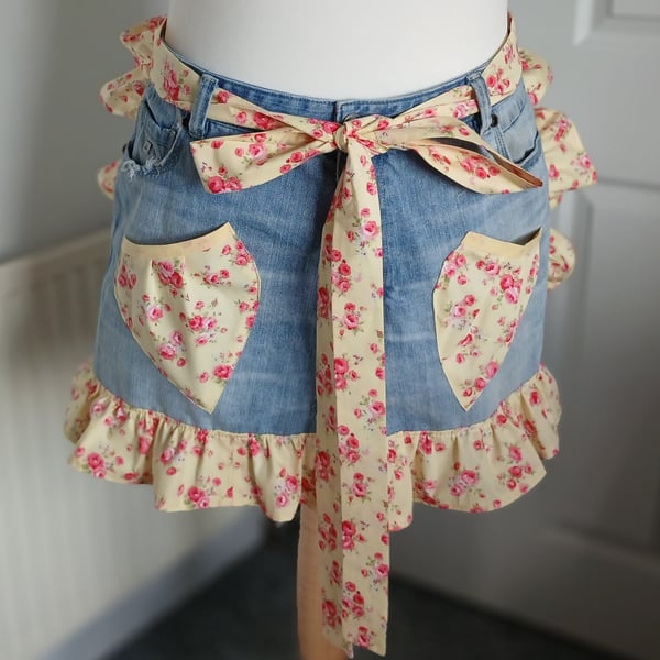 Mini denim apron with ruffle 