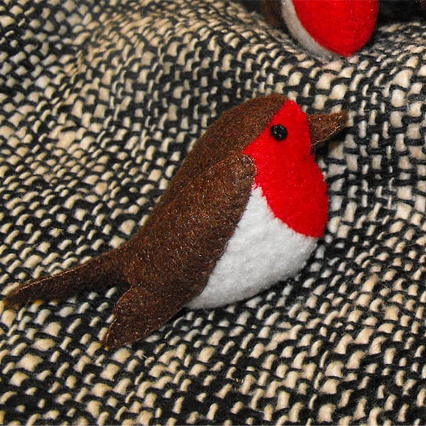 Felt Robin Brooch