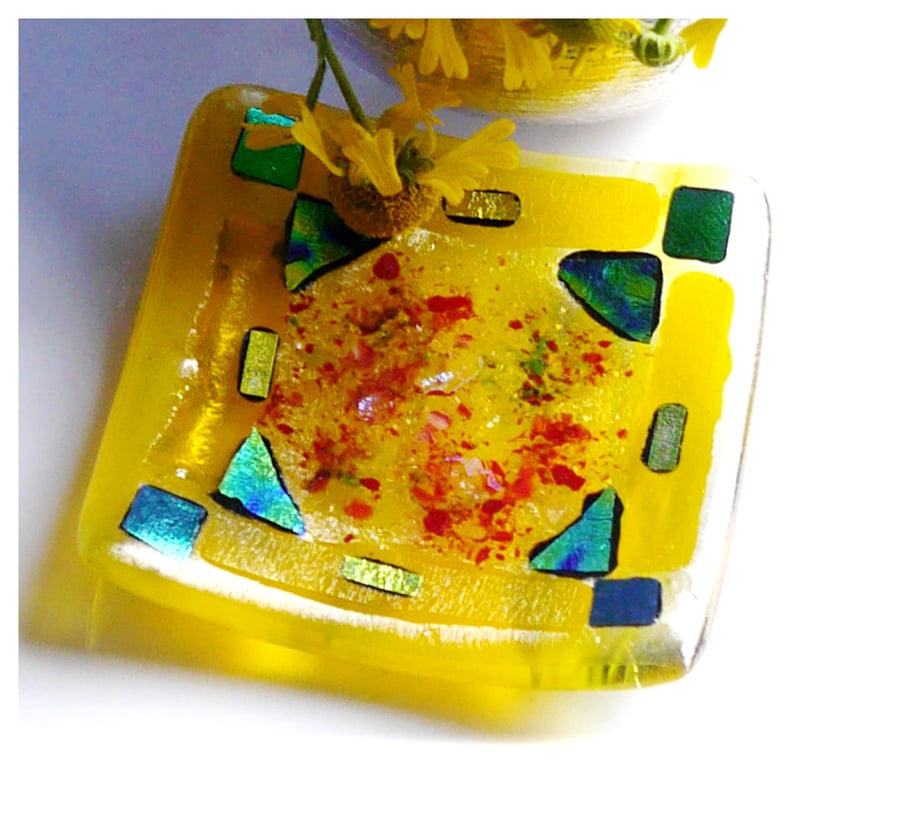 SOLD 251127 T Fused Glass Trinket Dish 8cm Yellow Dichroic 029