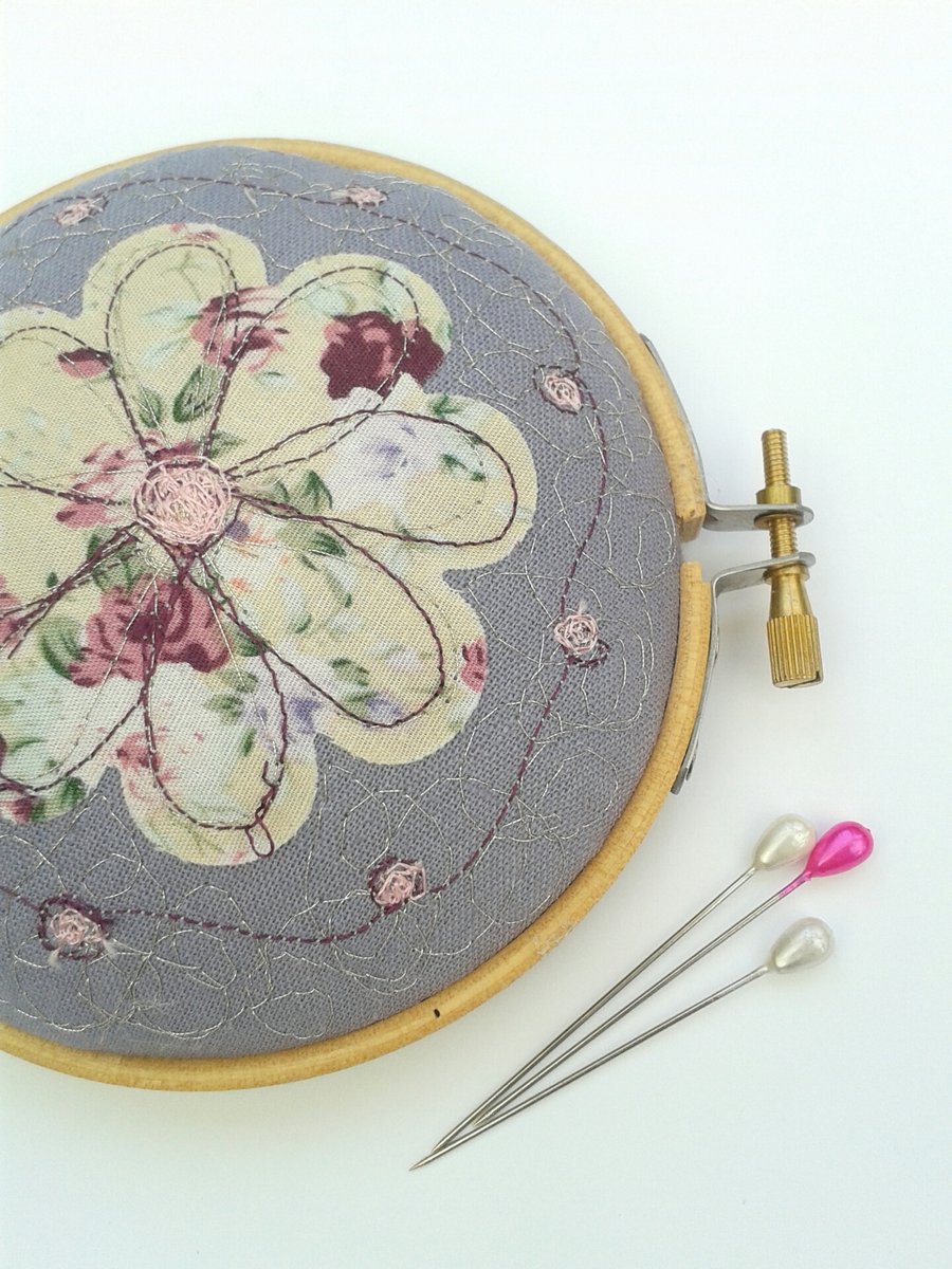 Round Pin Cushion, Pincushion, Flower Pincushion, Embroidery Hoop Pincushion, 