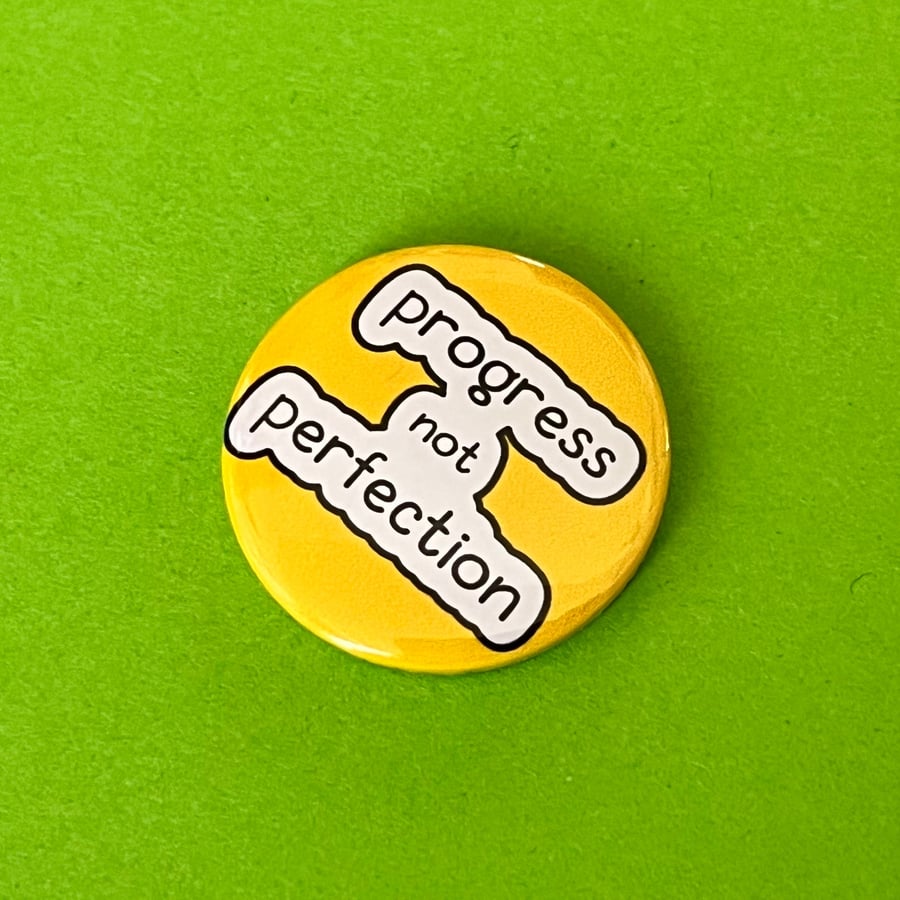 Progress not perfection badge. Also available as pocket pebble, magne, keyring