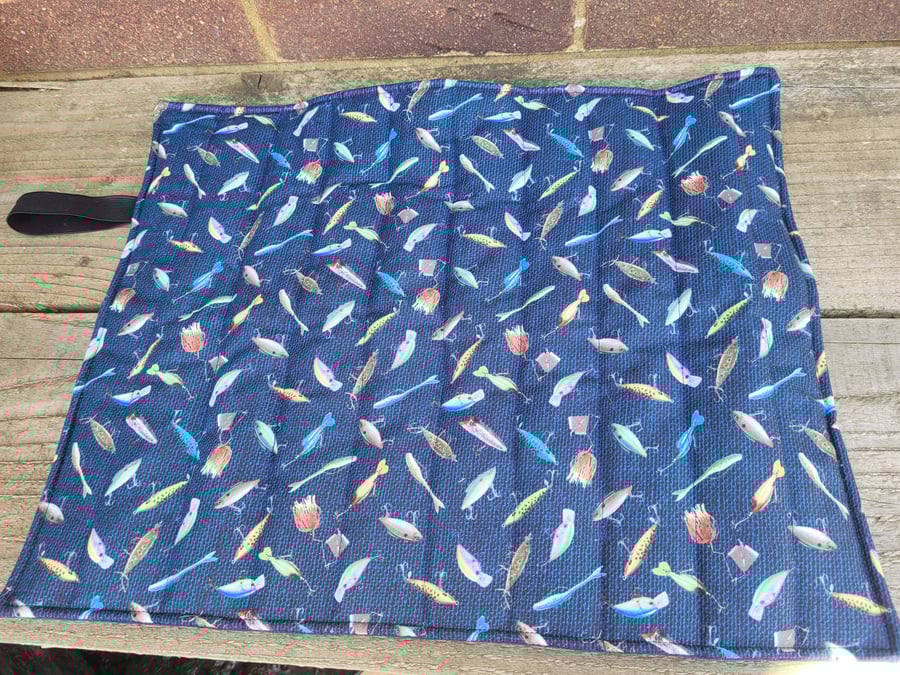 Pocket Sit Mat fish lures (large)