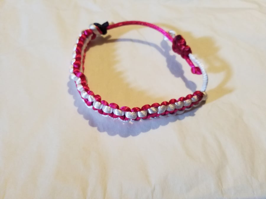 Handmade pink and white macrame bracelet, reversible, adjustable 