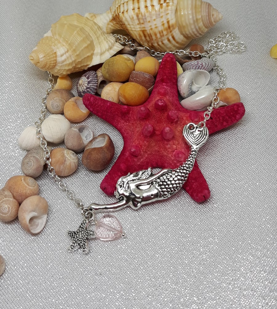 NL292 Swimming mermaid necklace with starfish and pink heart
