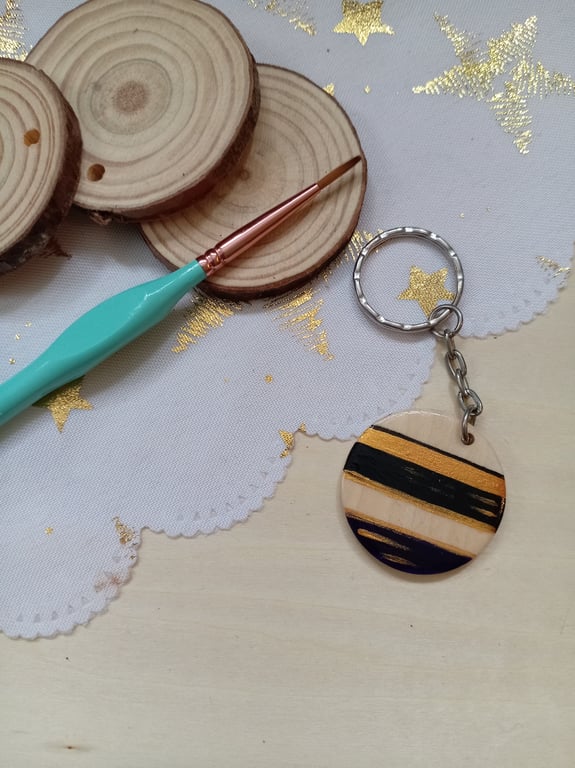 Wooden circular stripe patterned keyring