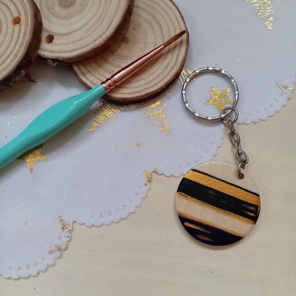 Wooden circular stripe patterned keyring