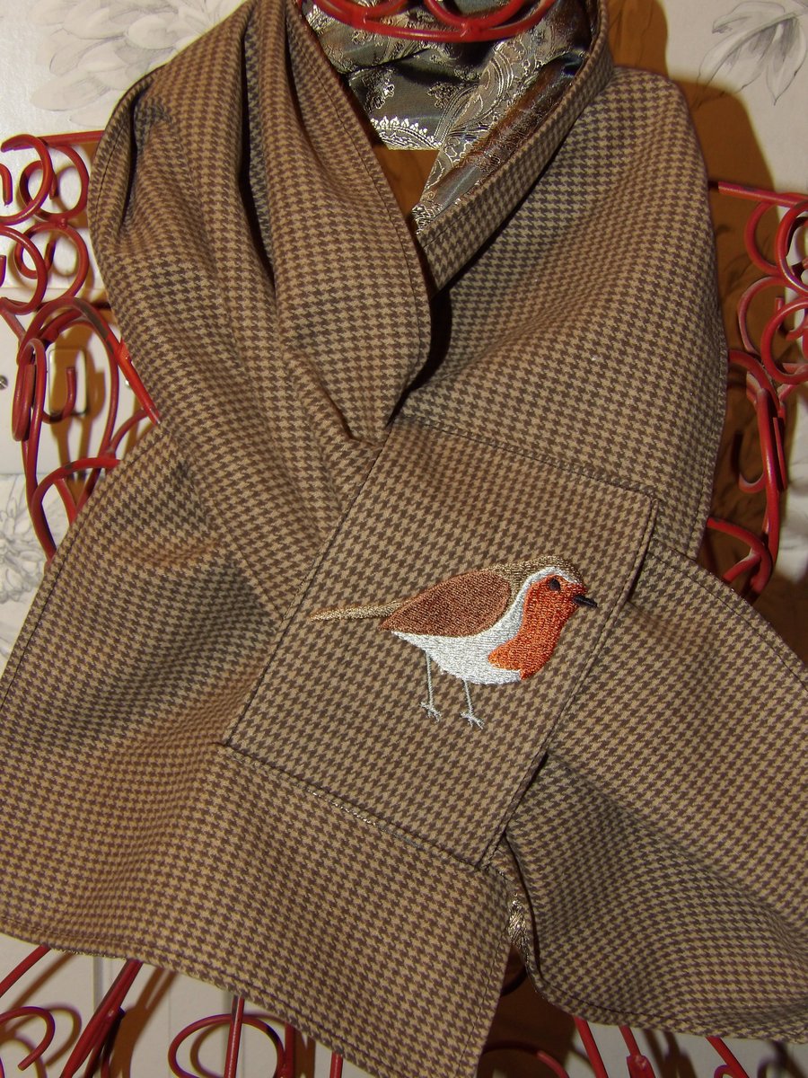 Tweed Robin embroidered neckwarmer with polyester lining New