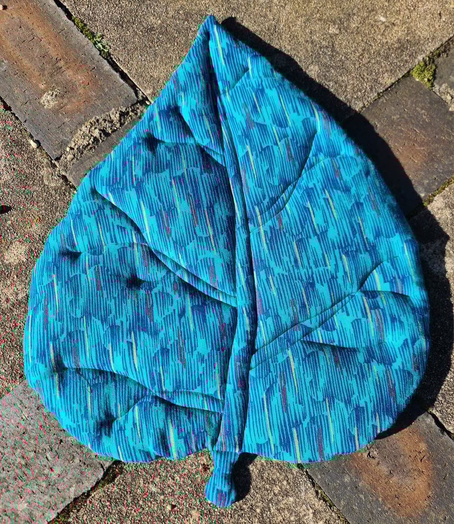 Makomako Leaf Picnic Mat - Blue Stripes