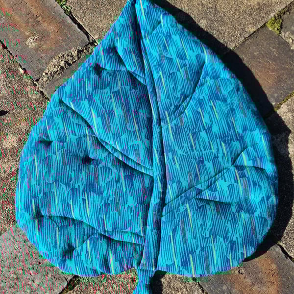 Makomako Leaf Picnic Mat - Blue Stripes