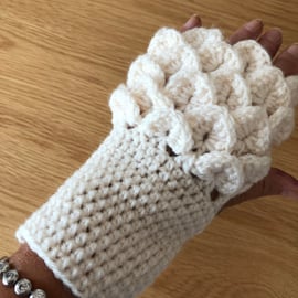 Crochet Cream Dragon Scales Fingerless Gloves For A Game Of Thrones Fan (R515)