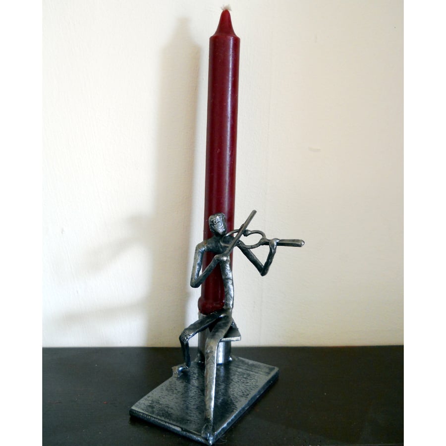 candle holder with violinist