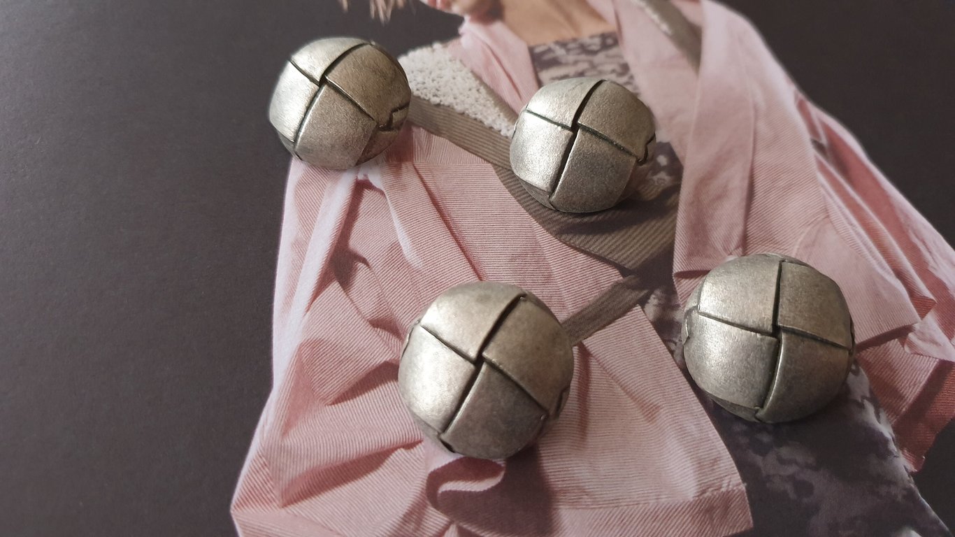 7 8" 22.4mm 36L rare Antique Silver football Buttons