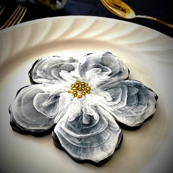 2 x Black & White Resin Flower Coasters Gold Centre Wedding Favour Table Decor