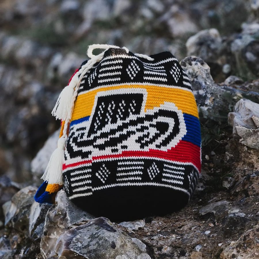 Handwoven Wayuu Mochila Bag: Vibrant Colors and Traditional Craftsmanship