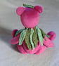 Collector's teddy bear 8" jointed 'Peach' velvet adorned with crocheted leaves  - Image 7