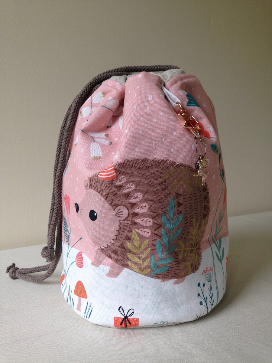 Winter woodland hedgehog project bag