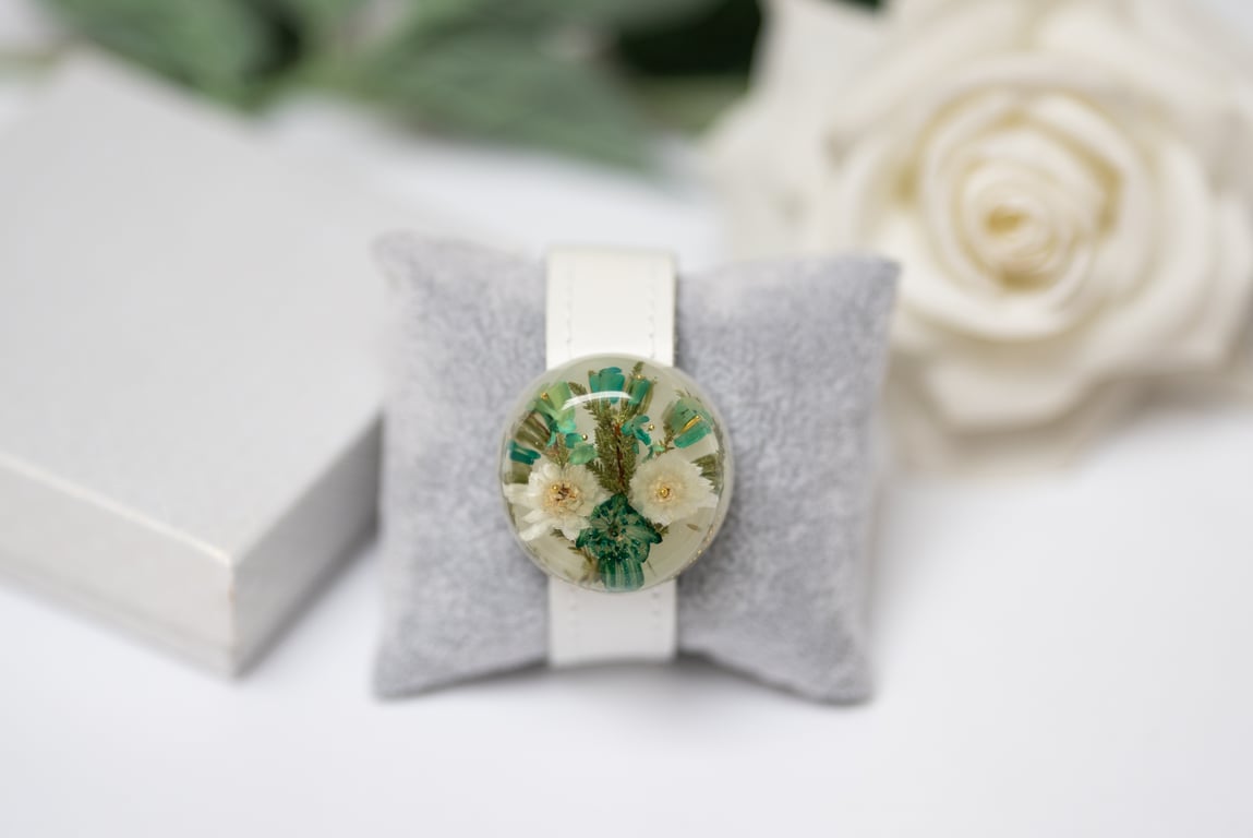 White wide leather bracelet with pressed flowers in resin Women wrist band watch