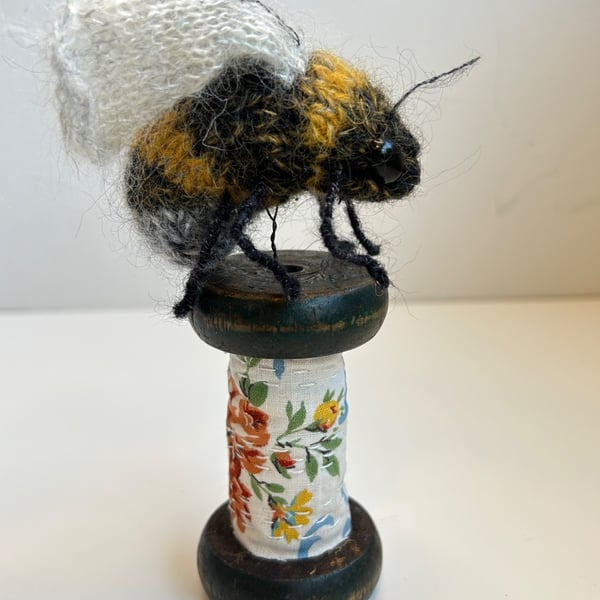 Bobbinbee - Knitted Bee on a vintage wooden bobbin