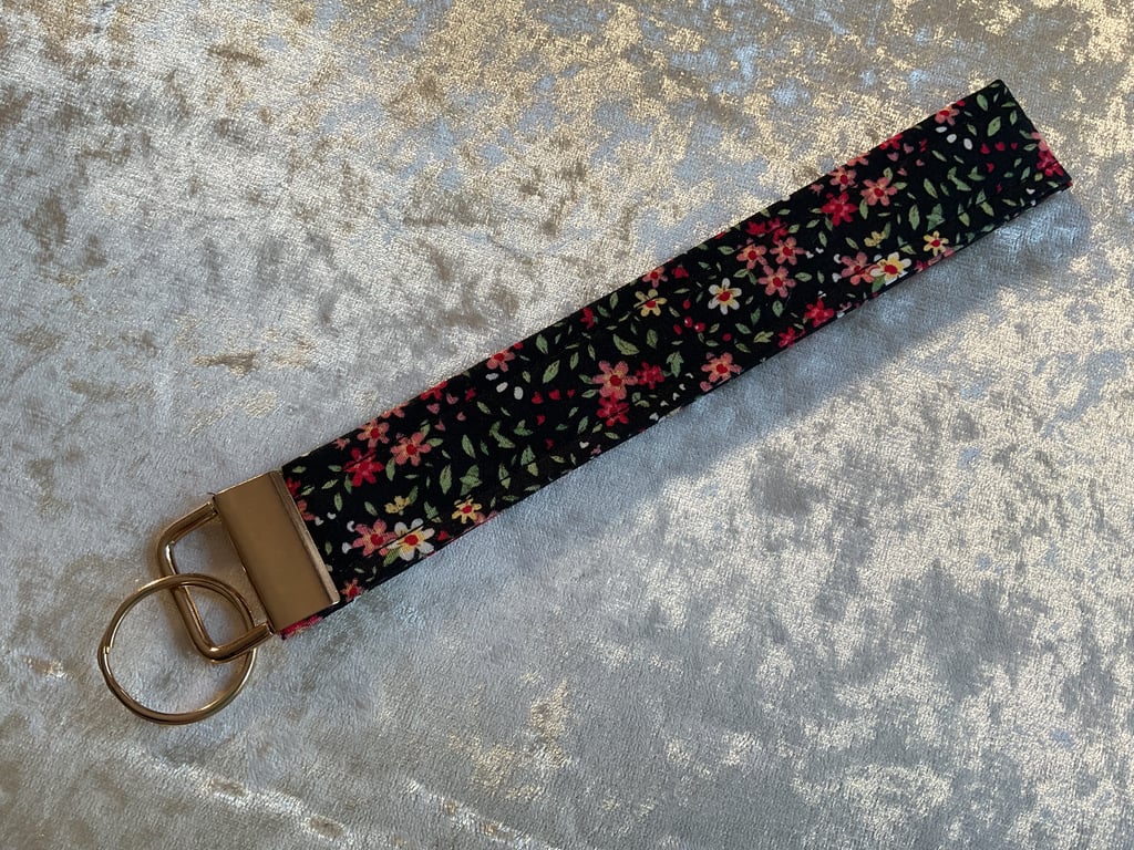 BLACK FLORAL WRISTLET KEYRING KEY HOLDER LANYARD FOB CHAIN 