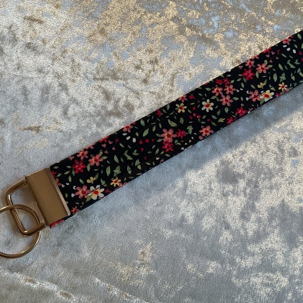 BLACK FLORAL WRISTLET KEYRING KEY HOLDER LANYARD FOB CHAIN 