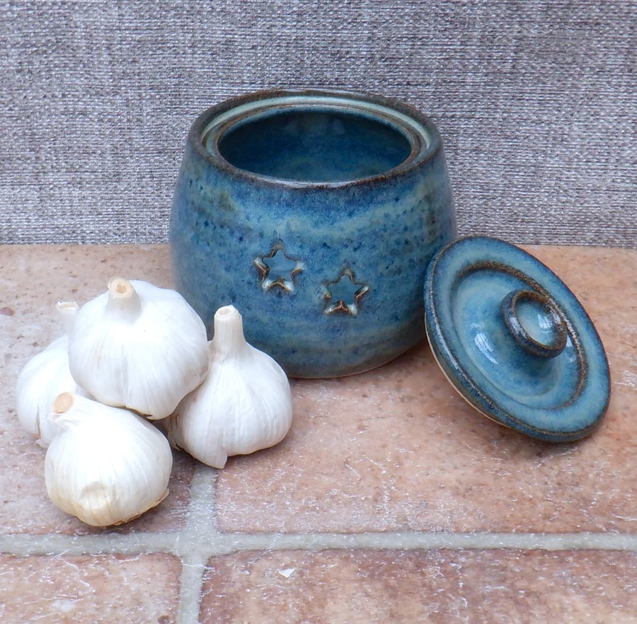 Garlic keeper pot jar hand thrown stoneware ceramic ceramic wheelthrown pottery