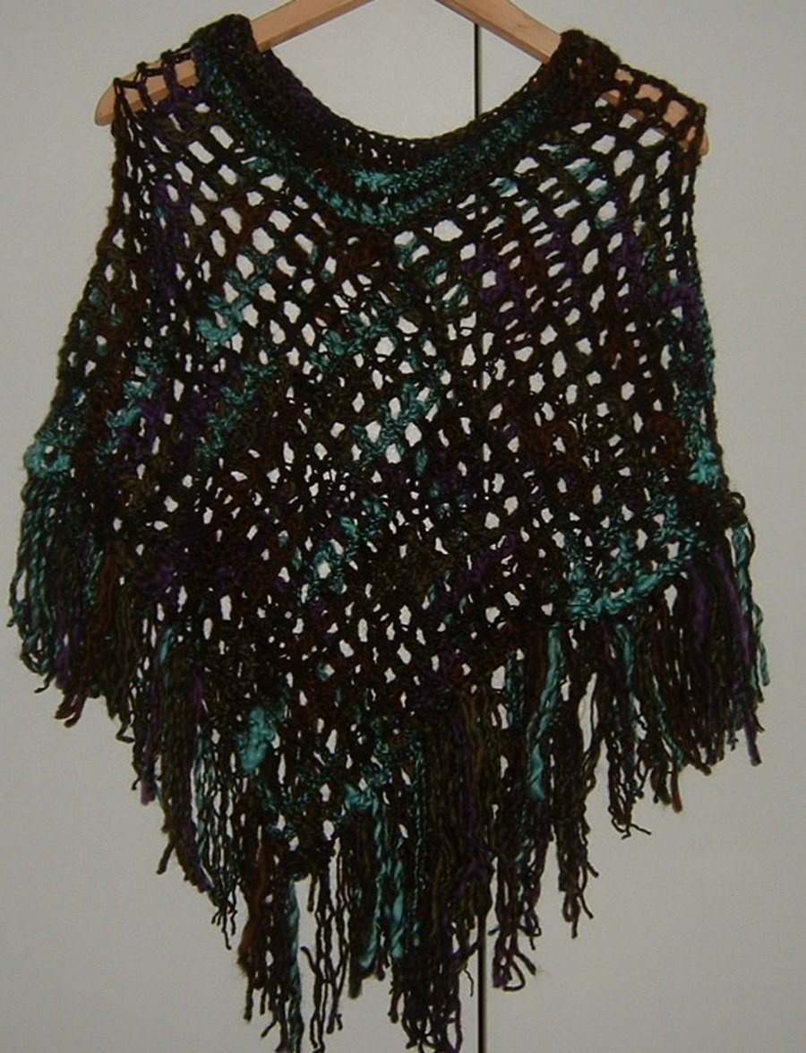 Lady's crocheted poncho ref 47793