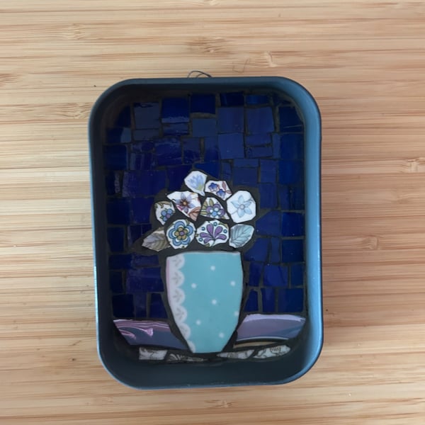 Mini mosaic in tabacco tin