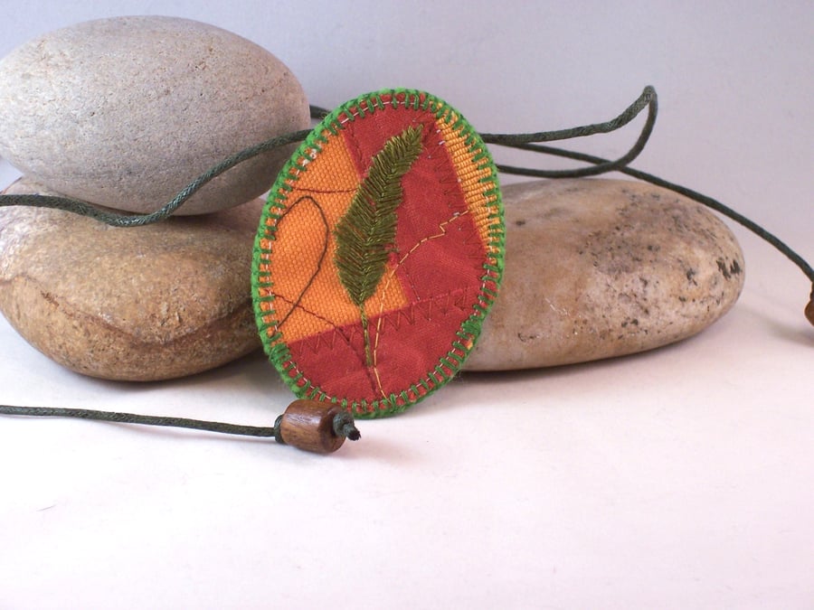 Hand embroidered fabric necklace - Green leaf