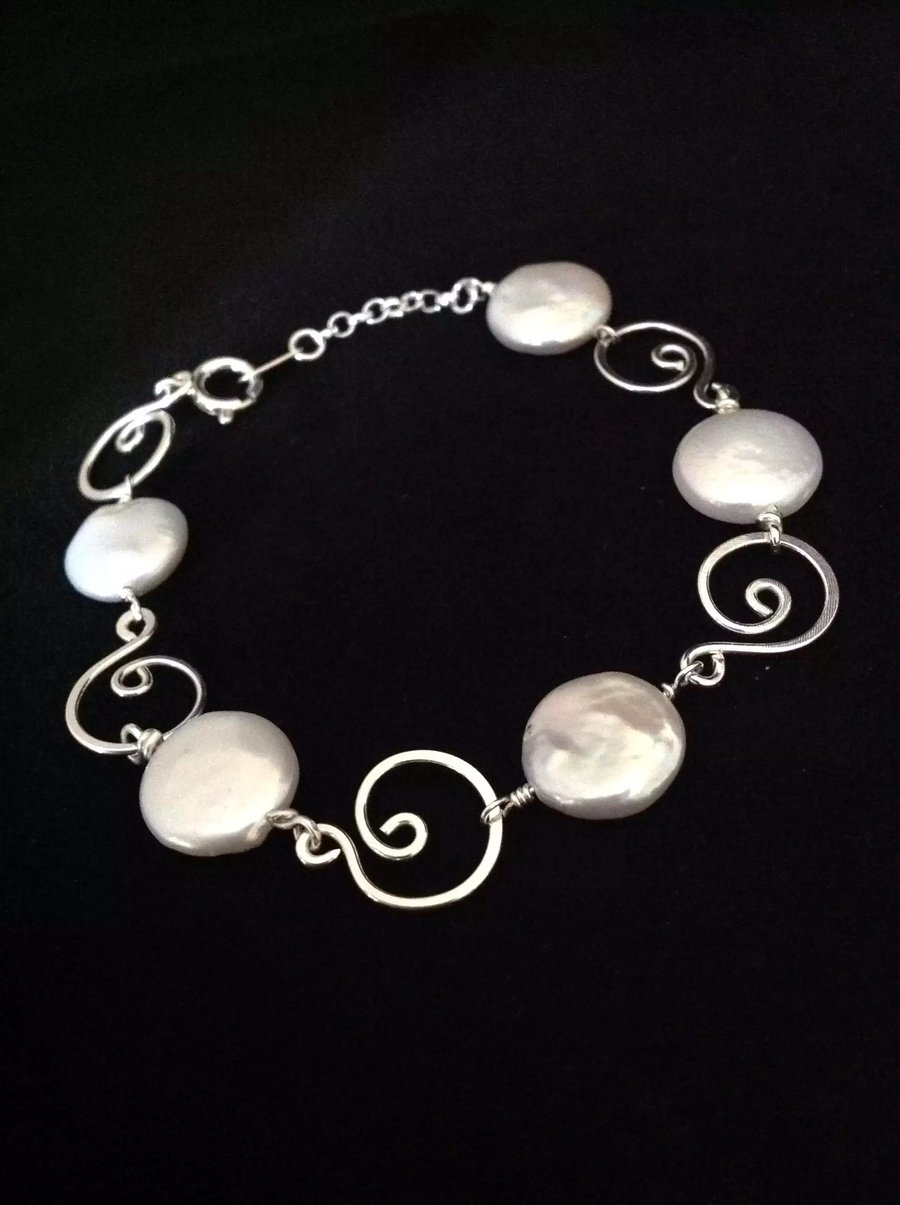 Coin pearl bracelet 