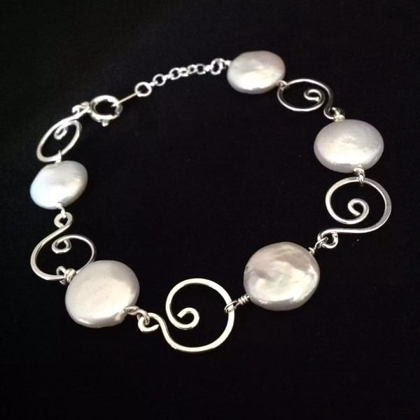 Coin pearl bracelet 