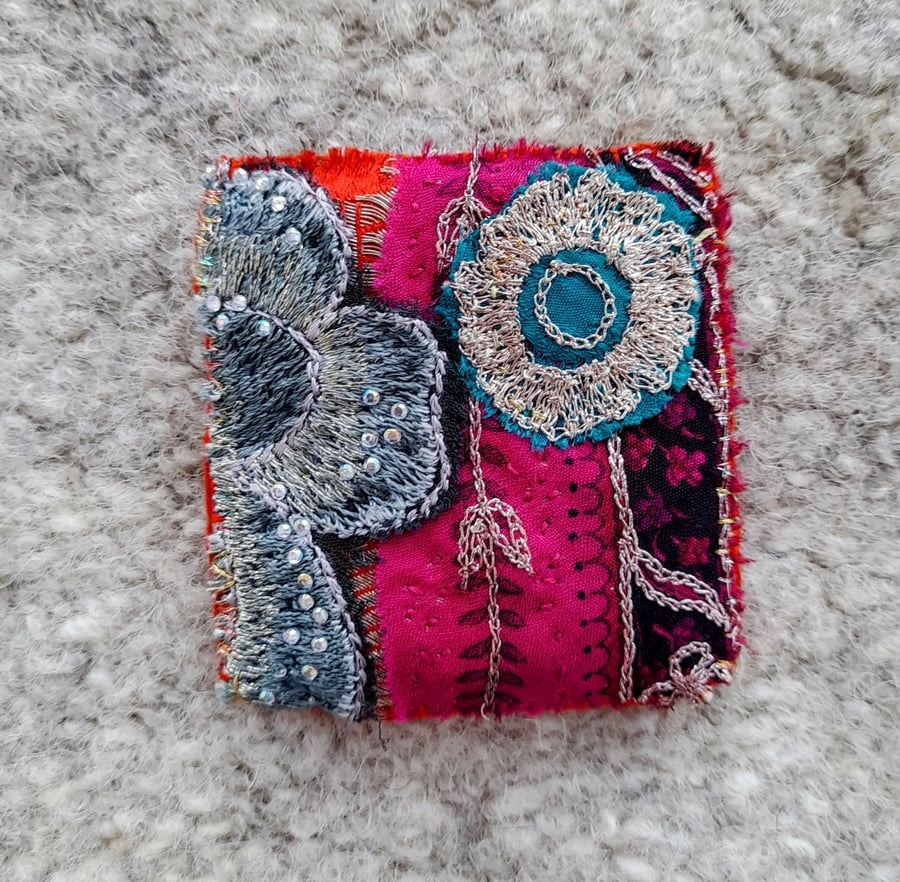 FLOWERS TEXTILE BROOCH