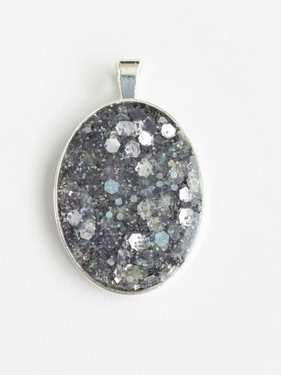 Oval Pendant With Dark Grey & Silver Glitter