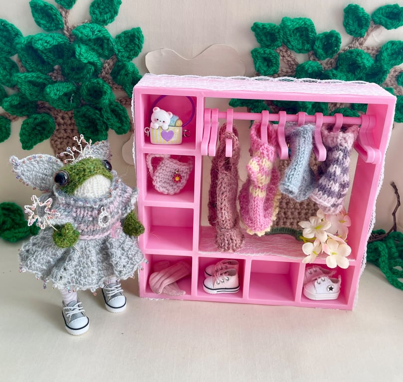 Little wardrobe full of Froggy outfits, Clothes for Little Knitted Frogs