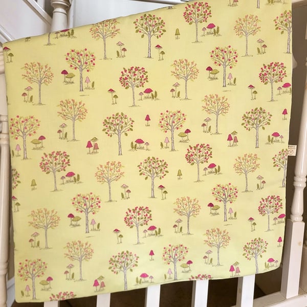 Handmade Baby Woodland Quilt – Light Green 