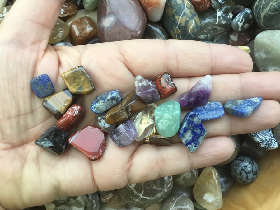 Selection of Mixed Polished Medium Irregular Shaped Gemstone and Tumblestones.