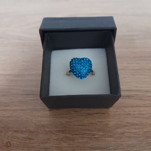 TEAL AND SILVER FACETED ADJUSTABLE HEART RING.